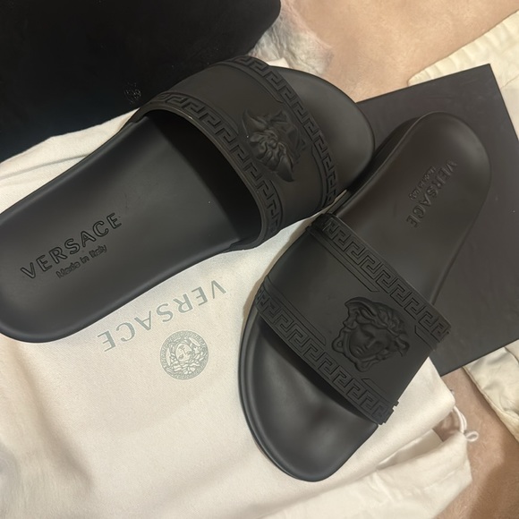 Authentic VERSACE Medusa slides - Picture 2 of 4